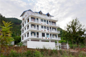 Hotels in Bajaura